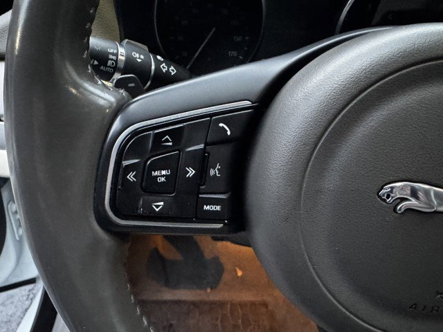 Used 2017 Jaguar XF RWD image 21