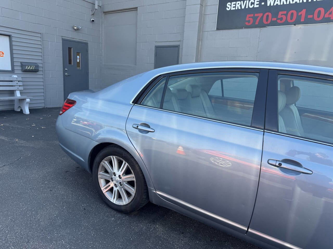 Used 2006 Toyota Avalon Limited FWD image 10