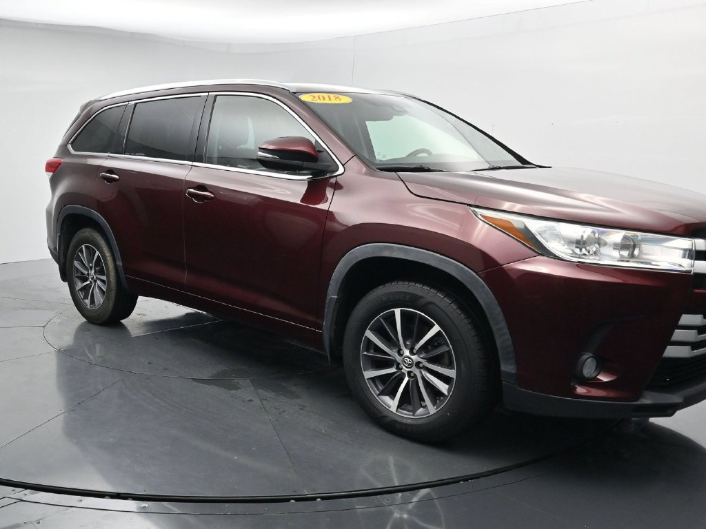 Used 2018 Toyota Highlander XLE AWD/4WD image 2