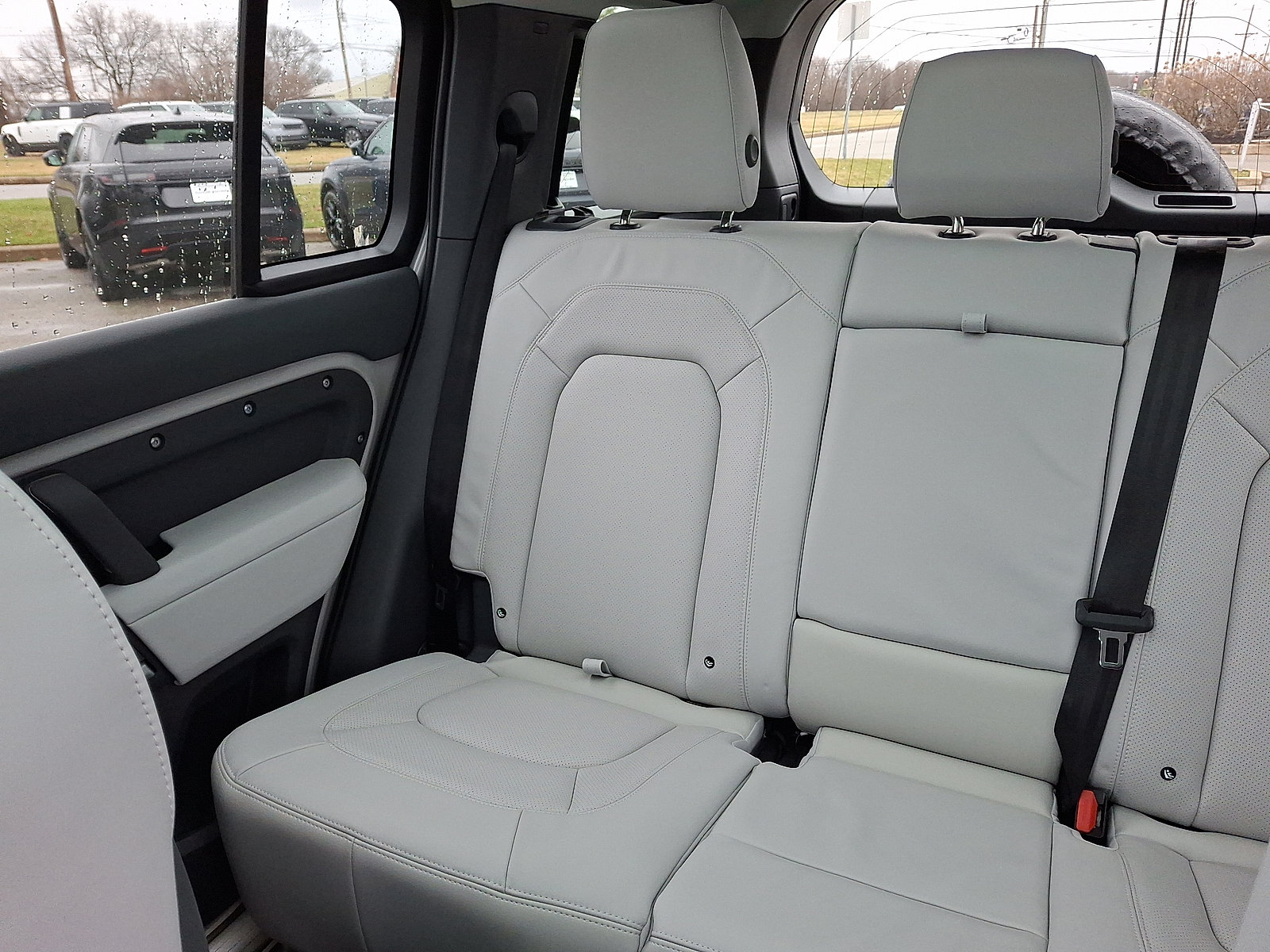 New 2026 Land Rover Defender 110 X-Dynamic SE image 15