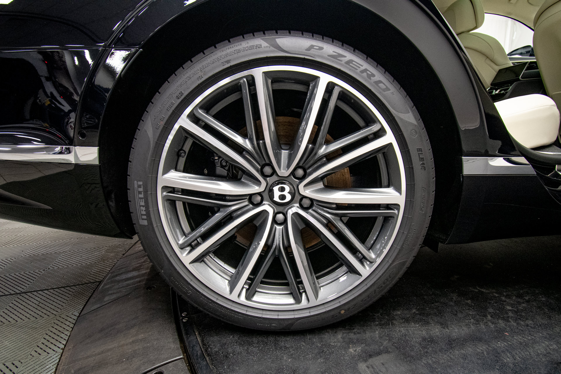 New 2026 Bentley Flying Spur V8 AWD/4WD image 44