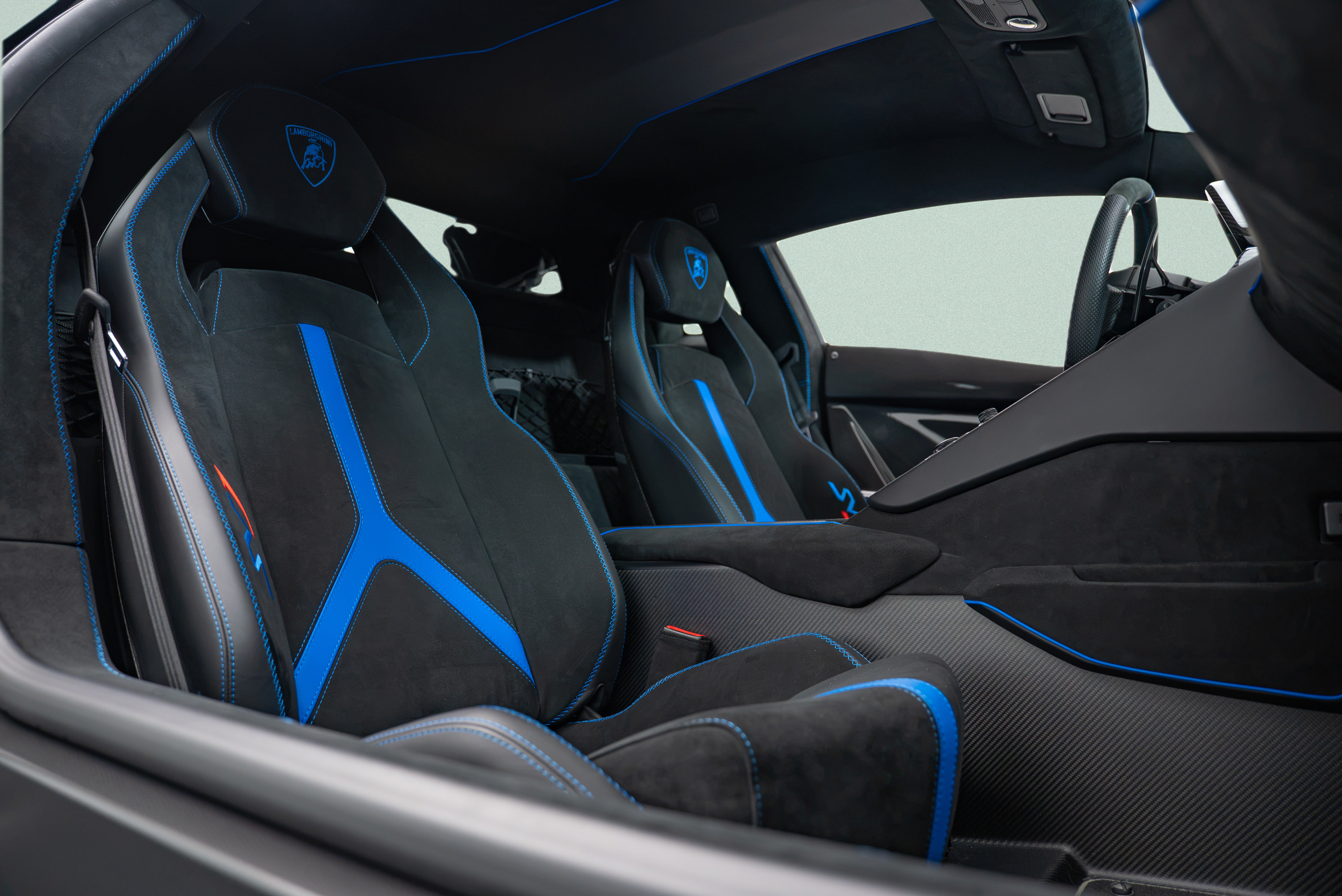 Used 2020 Lamborghini Aventador SVJ AWD/4WD image 10