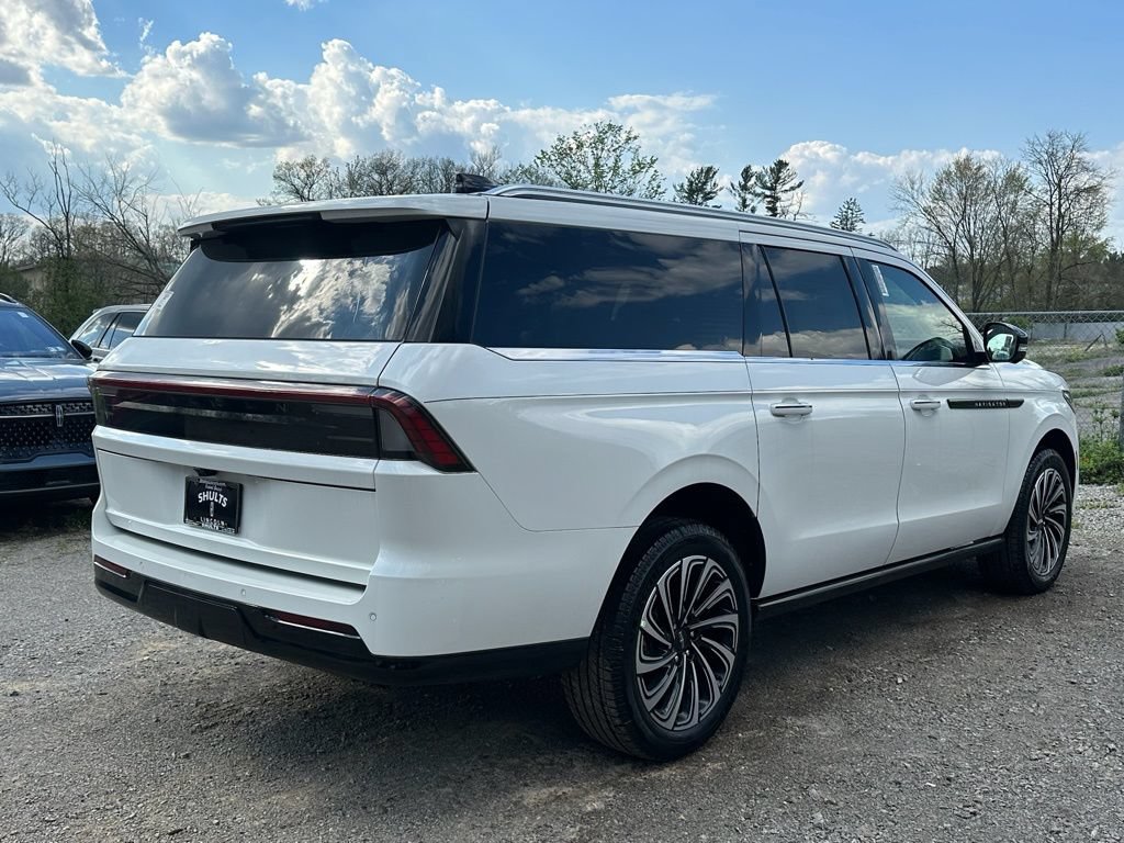 New 2025 Lincoln Navigator L Black Label AWD/4WD image 31