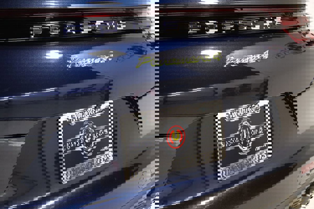 Used 2018 Porsche Panamera 4 image 14