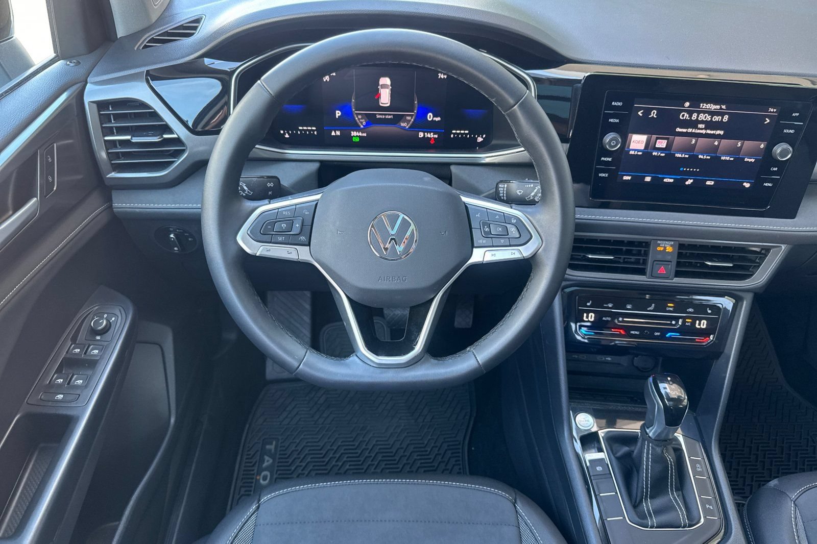 Certified 2026 Volkswagen Taos SE FWD image 14