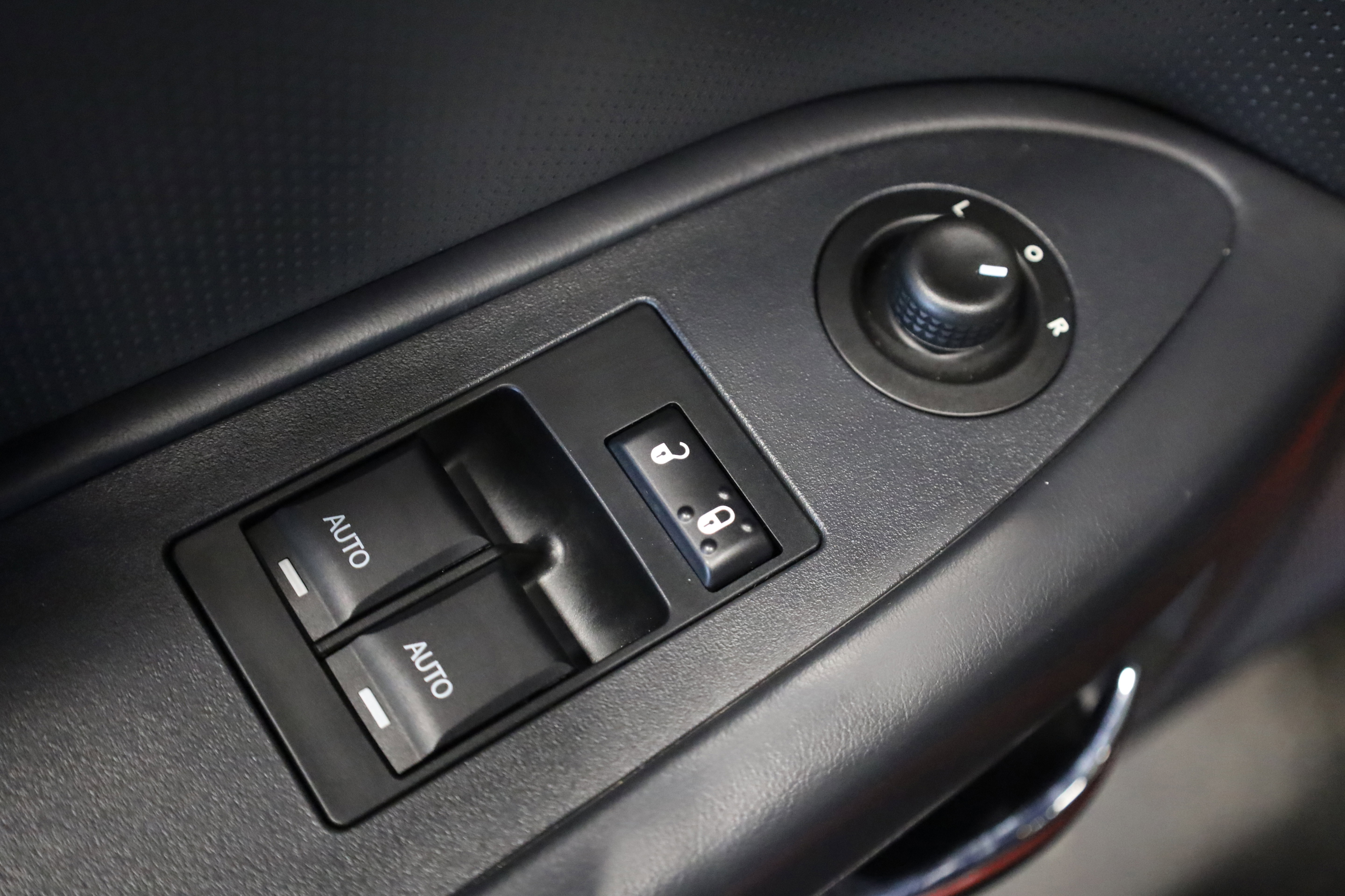 Used 2014 Dodge Challenger R/T Plus image 15