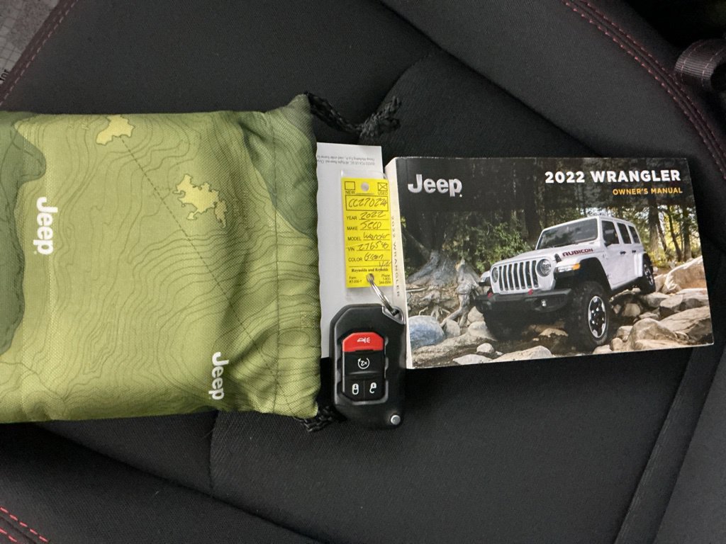 Used 2022 Jeep Wrangler Unlimited Rubicon w/ LED Lighting Group AWD/4WD image 31