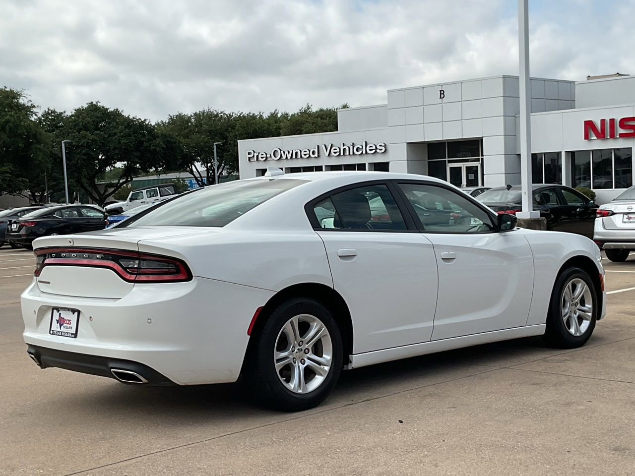 Used 2023 Dodge Charger SXT RWD image 4
