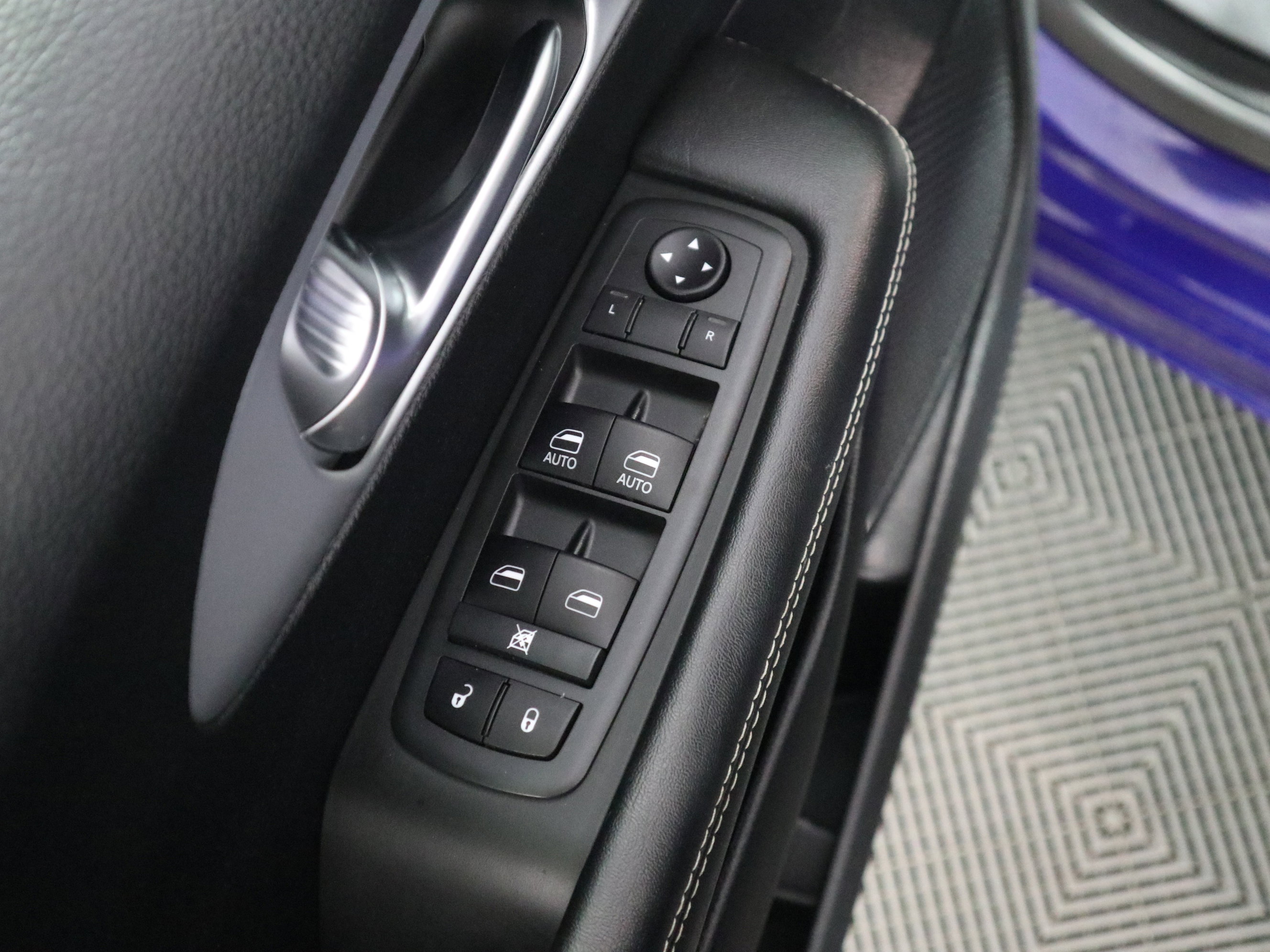 Used 2020 Chrysler Pacifica Touring w/ S Appearance Package image 34