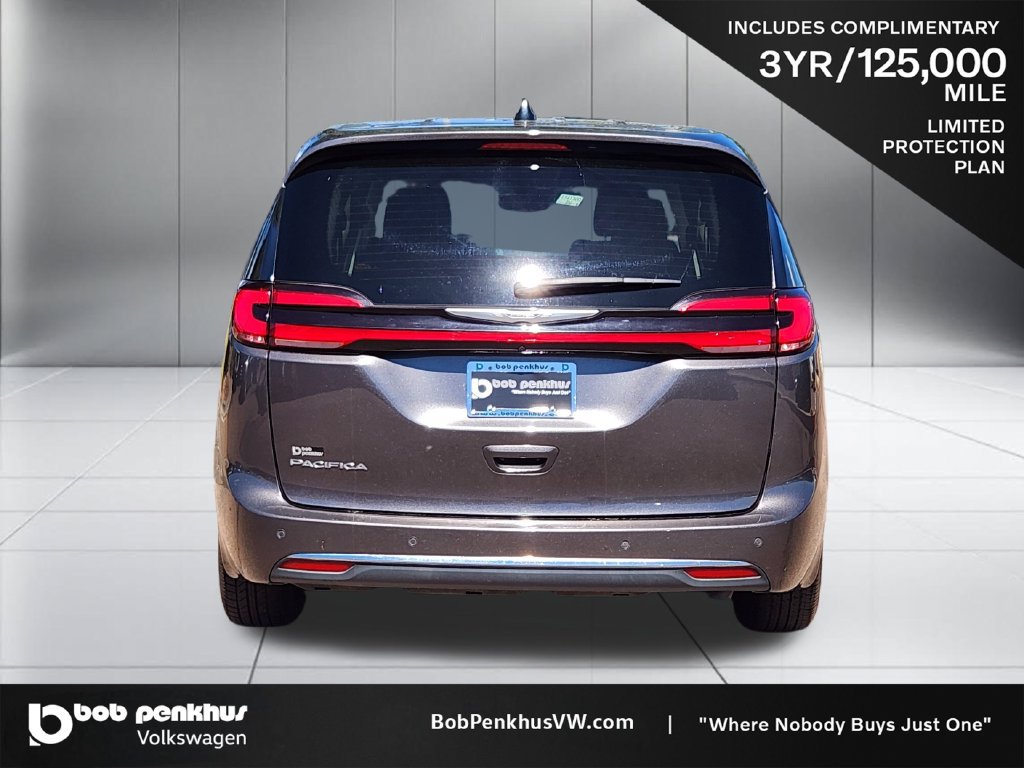 Used 2023 Chrysler Pacifica Touring-L FWD image 26