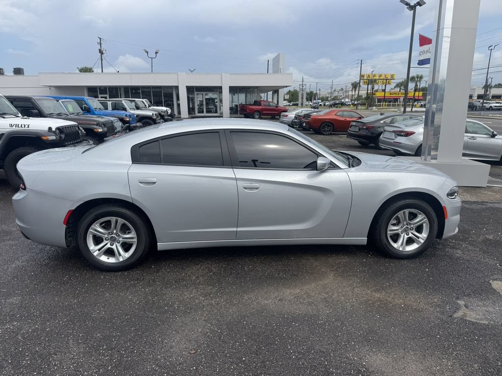 Used 2022 Dodge Charger SXT RWD image 3