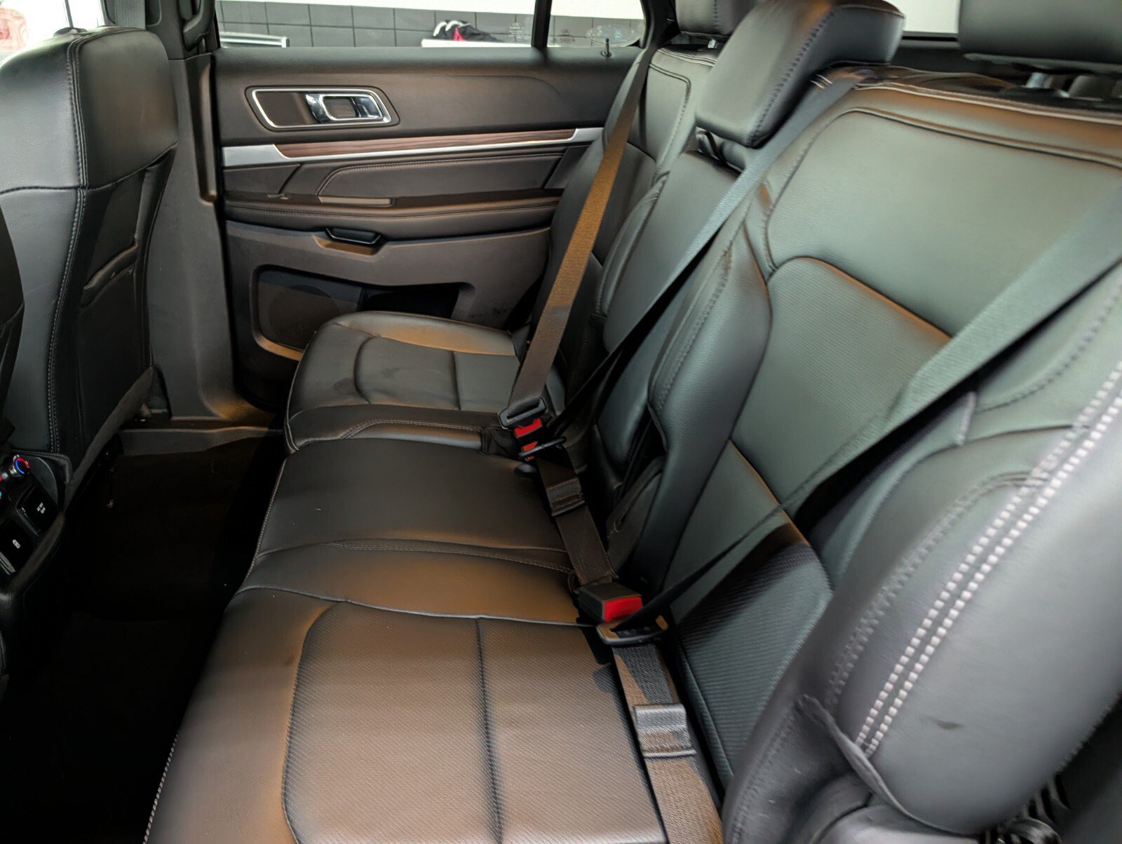 Used 2019 Ford Explorer Limited w/ Ford Safe & Smart Package AWD/4WD image 11