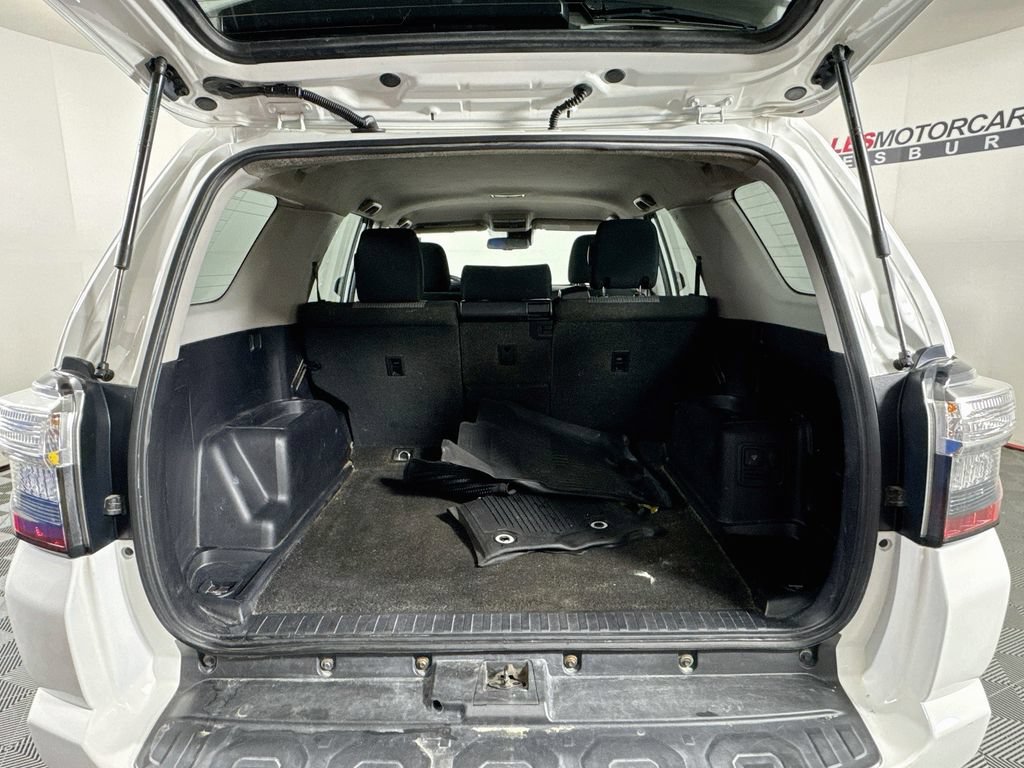 Used 2020 Toyota 4Runner SR5 AWD/4WD image 24