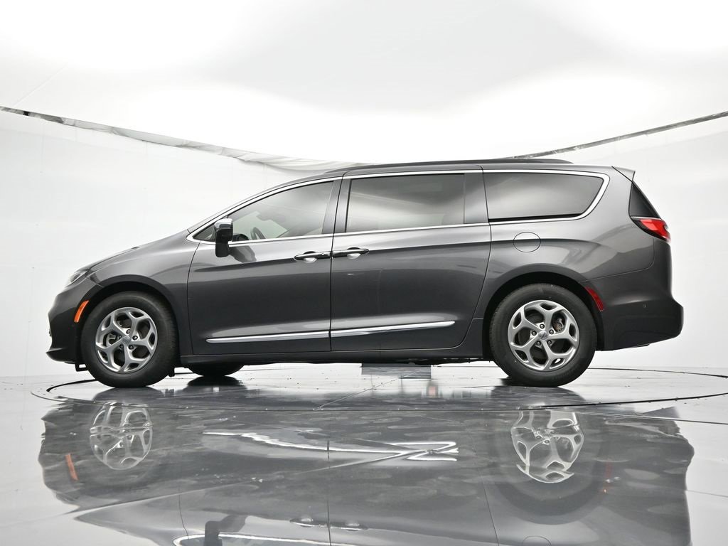 Used 2022 Chrysler Pacifica Limited image 44