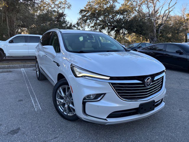 Used 2023 Buick Enclave Essence w/ Experience Buick Package image 4