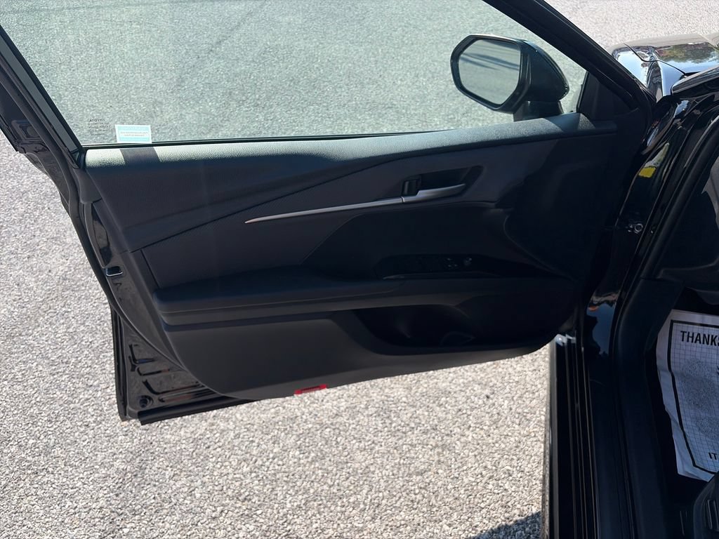 Used 2025 Toyota Camry SE FWD image 11