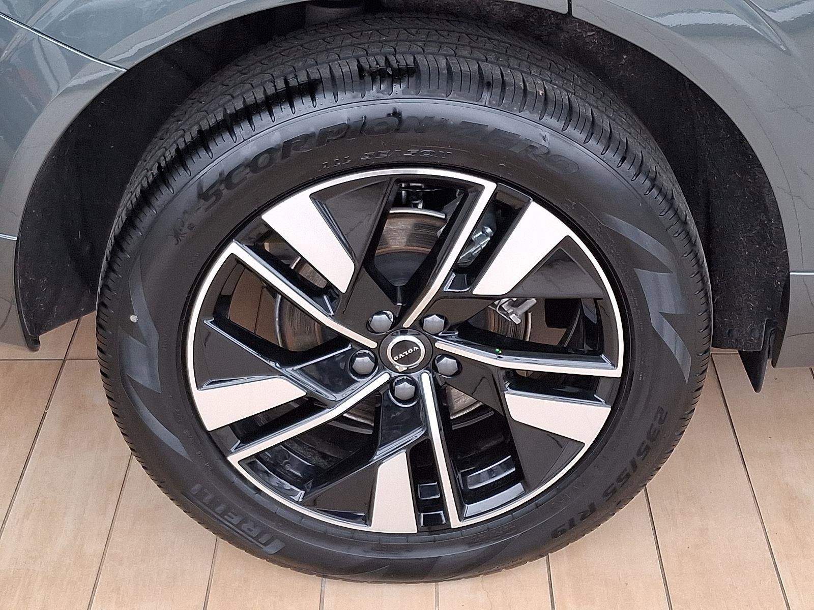 Certified 2026 Volvo XC60 B5 Core w/ Protection Package Premier image 7