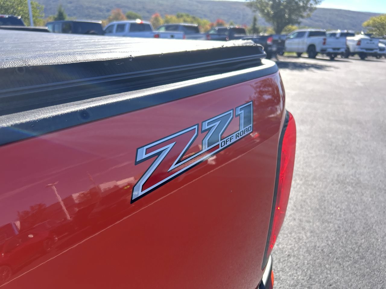 Used 2019 Chevrolet Colorado Z71 AWD/4WD image 12