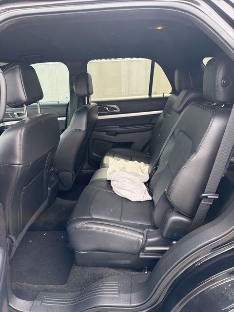 Used 2016 Ford Explorer XLT w/ Equipment Group 202A AWD/4WD image 8
