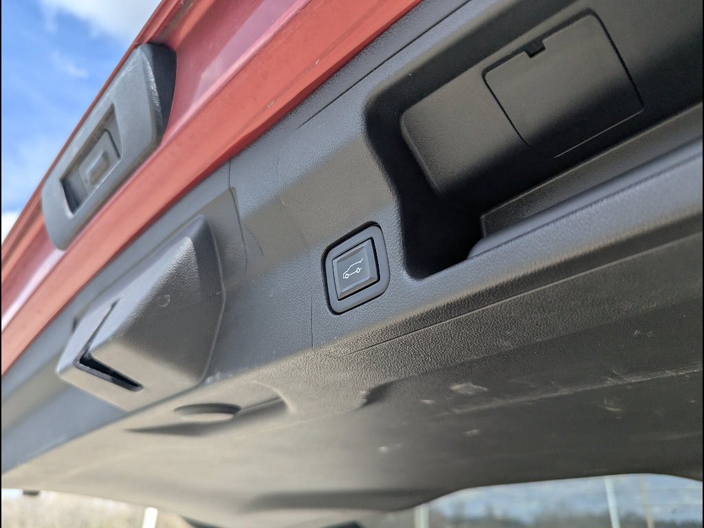 Used 2021 GMC Acadia AT4 w/ Preferred Package image 24