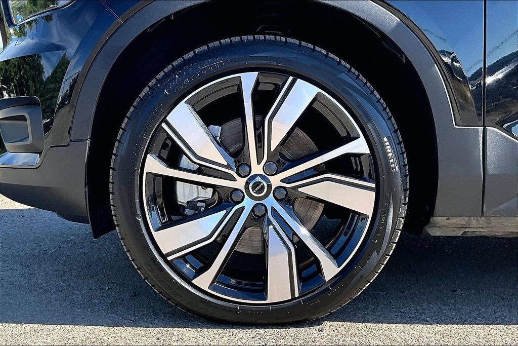 Used 2021 Volvo XC40 P8 Recharge w/ Advanced Package AWD/4WD image 12