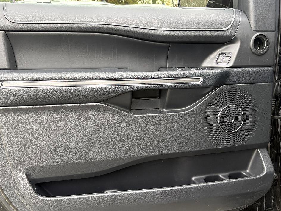 Used 2023 Ford Expedition XLT image 17