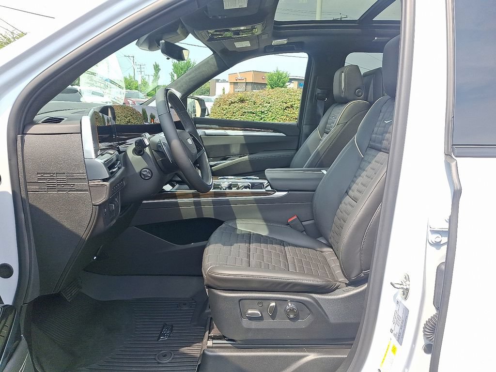 New 2026 Cadillac Escalade ESV Platinum Sport w/ LPO, ONYX Package AWD/4WD image 6