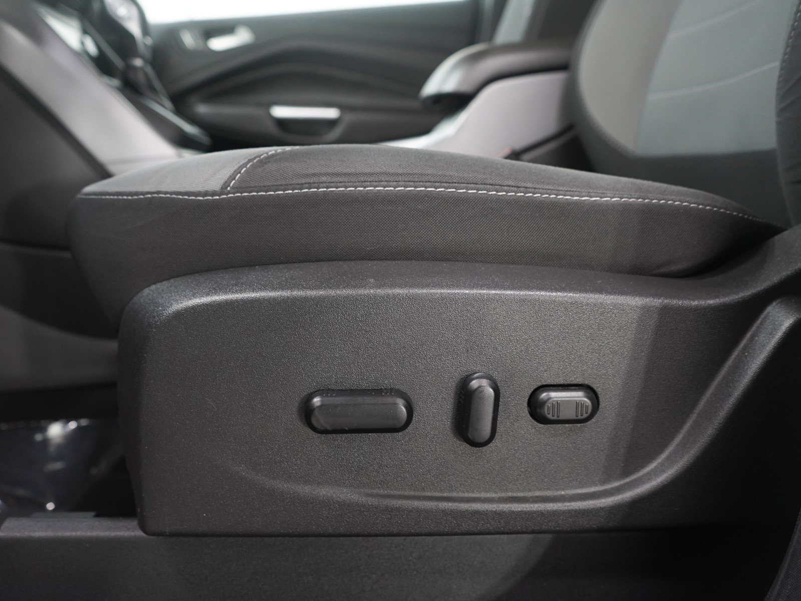 Used 2014 Ford Escape SE w/ Equipment Group 201A image 22