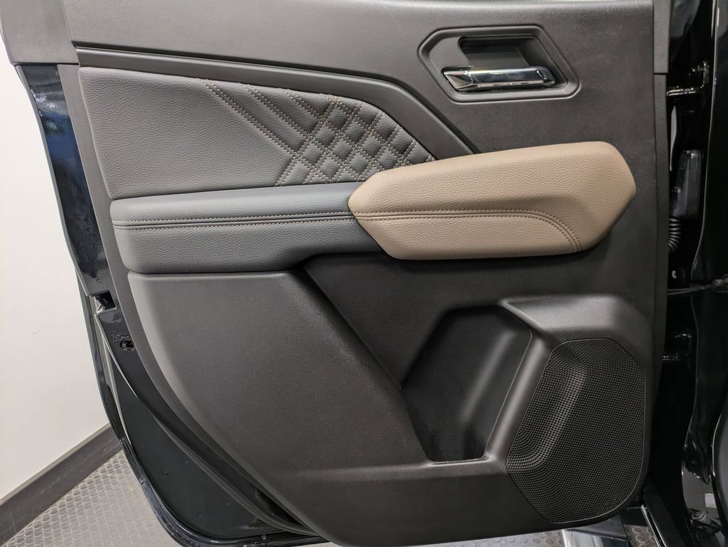 Used 2025 GMC Canyon Denali image 23