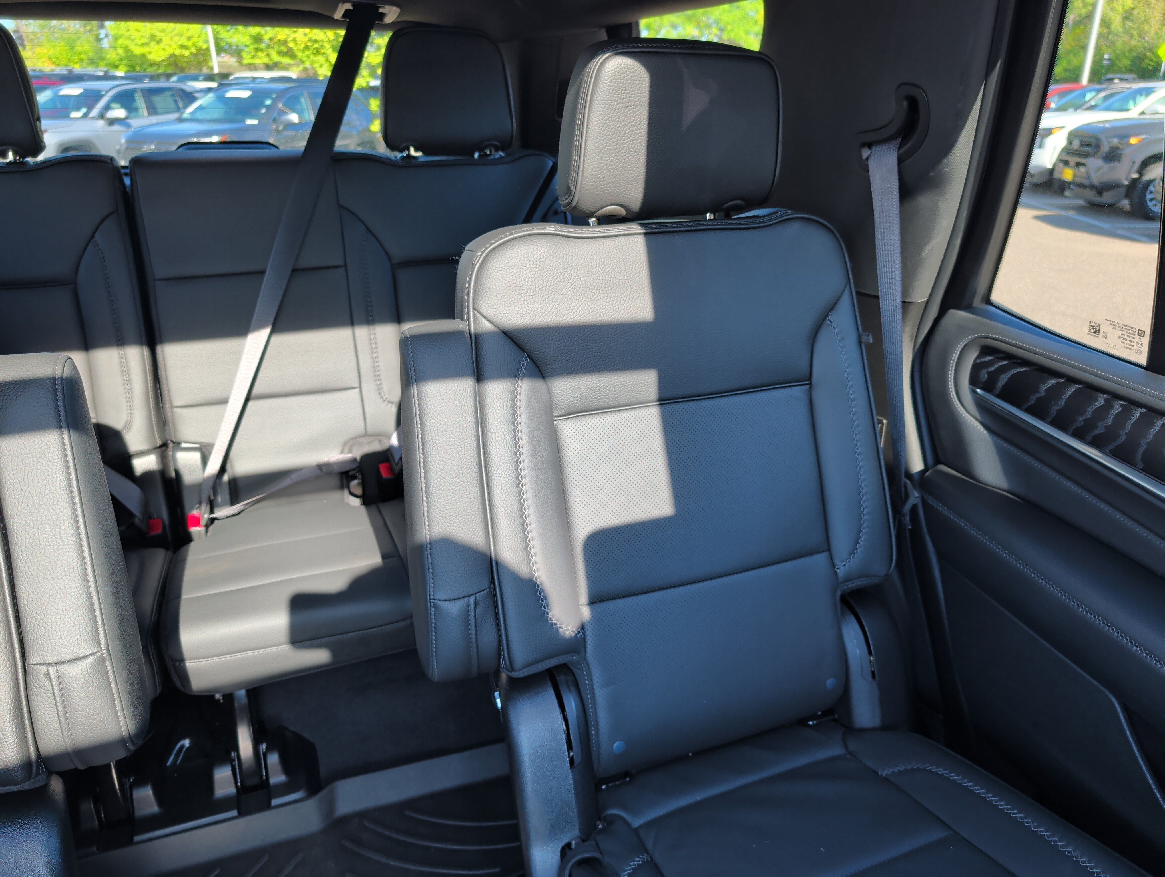 Used 2024 GMC Yukon Denali w/ Advanced Technology Package AWD/4WD image 14