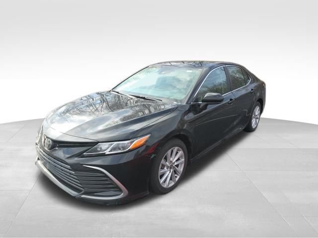Used 2024 Toyota Camry LE image 2