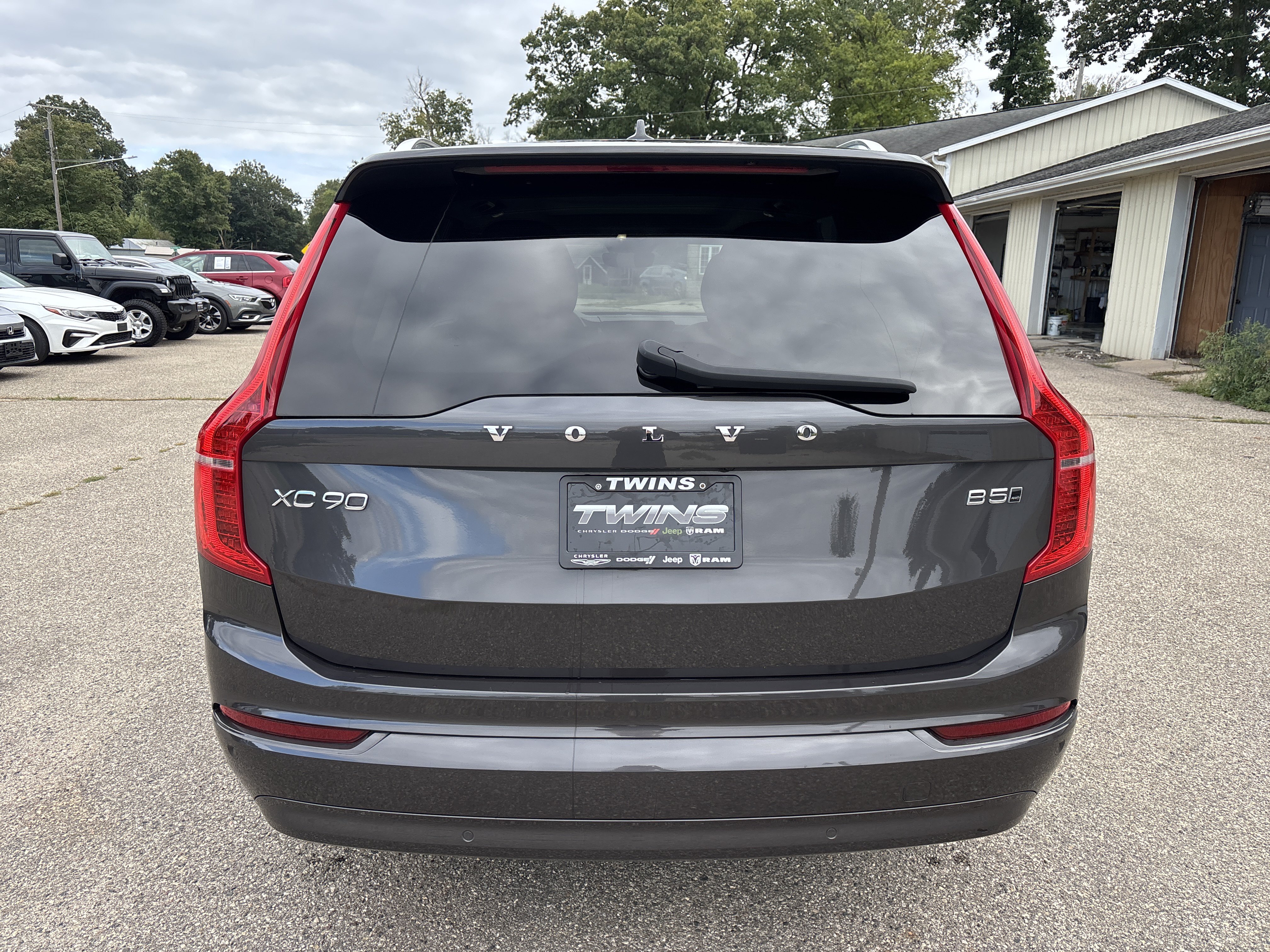 Used 2023 Volvo XC90 B5 Core AWD/4WD image 4