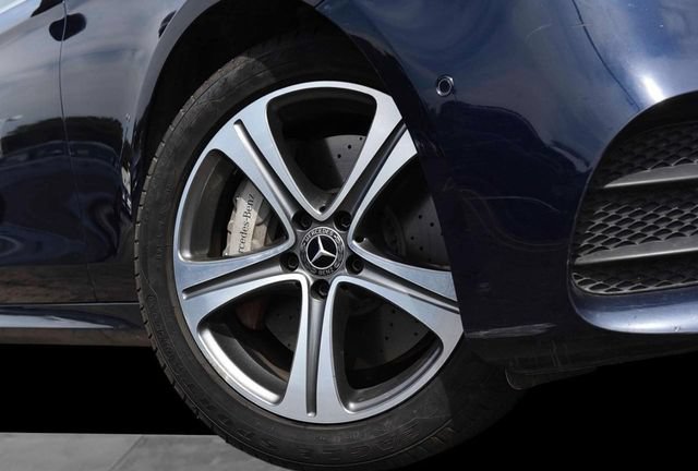 Used 2017 Mercedes-Benz E 400 4MATIC Wagon image 3
