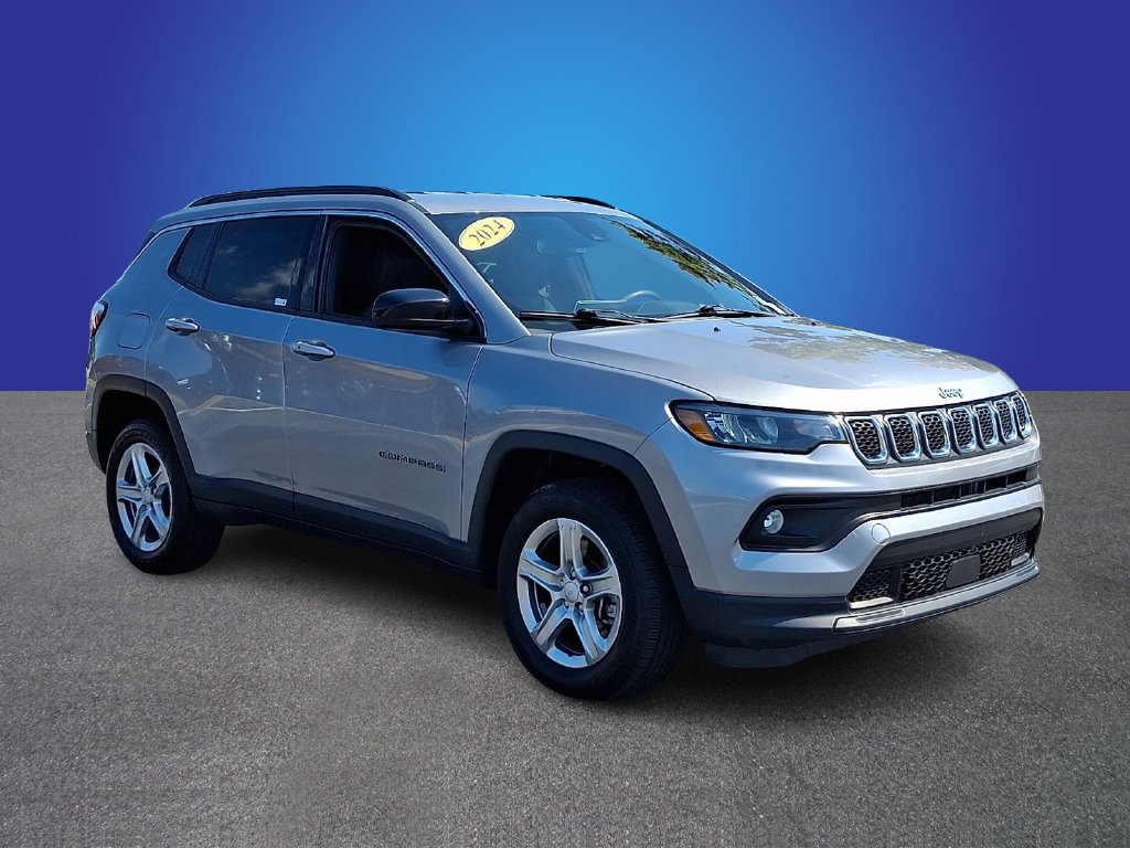 Used 2024 Jeep Compass Latitude AWD/4WD image 3