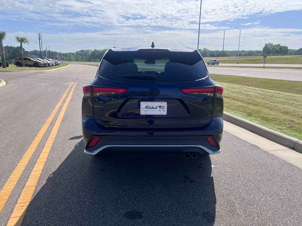 Used 2022 Toyota Highlander XSE image 6
