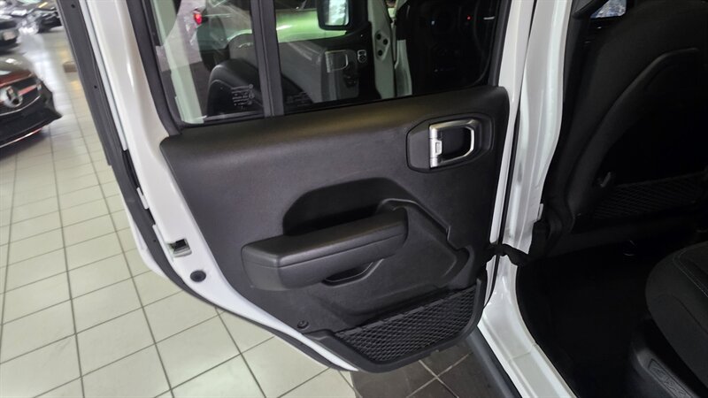 Used 2024 Jeep Wrangler Unlimited Rubicon 4xe AWD/4WD image 24