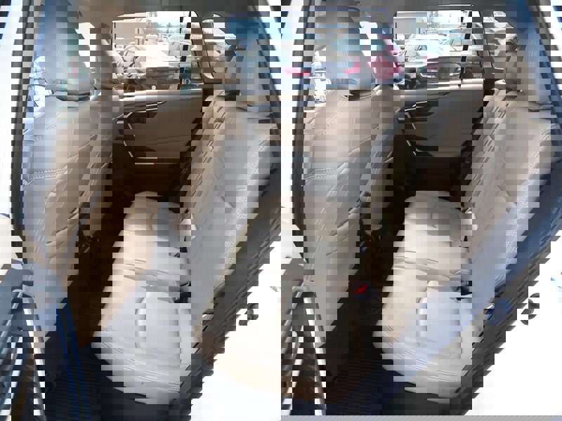 Used 2019 Toyota RAV4 LE w/ Carpet Mat Package AWD/4WD image 11