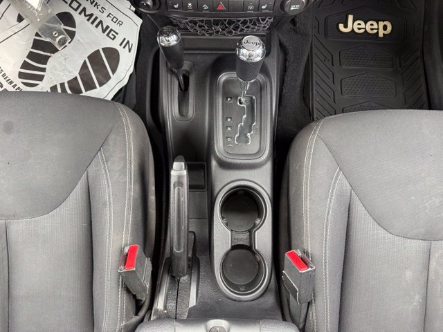 Used 2016 Jeep Wrangler Unlimited Sahara w/ Connectivity Group AWD/4WD image 26