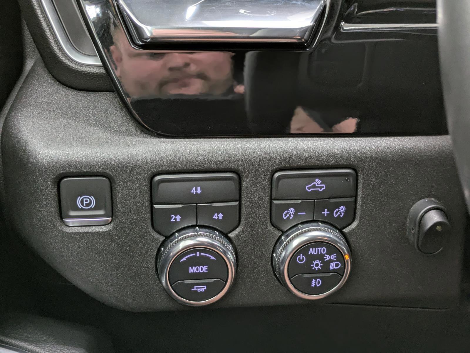 Used 2024 GMC Sierra 3500 SLE w/ SLE Value Package image 10