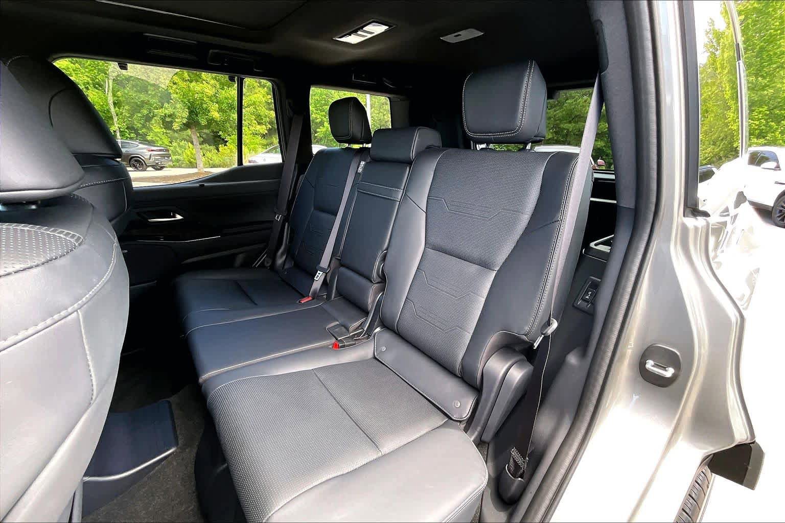 Used 2024 Lexus GX 550 w/ Cold Area Package AWD/4WD image 21
