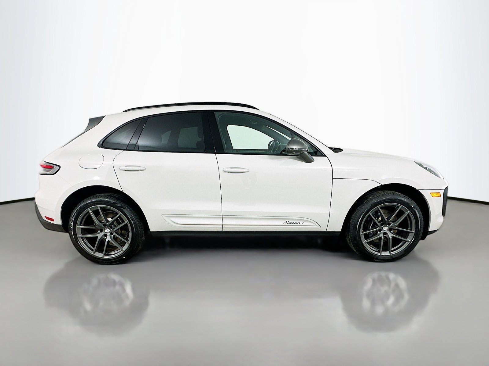 New 2026 Porsche Macan Turbo AWD/4WD image 4