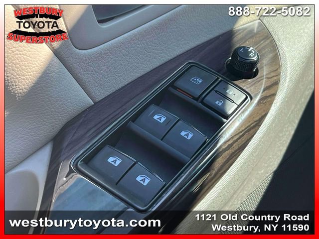 Used 2017 Toyota Sienna XLE w/ XLE Navigation Package image 18