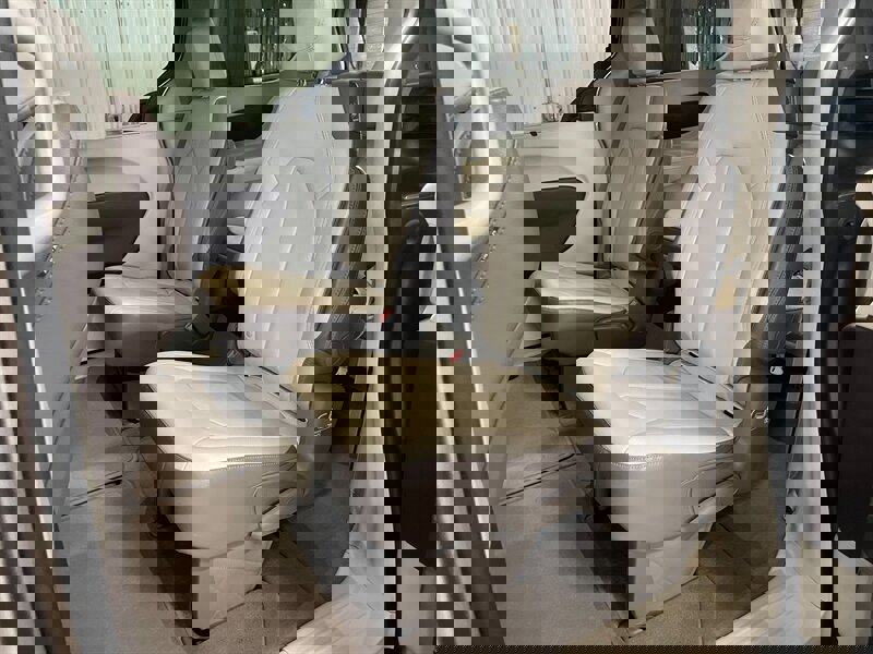 Used 2018 Chrysler Pacifica Touring-L image 15