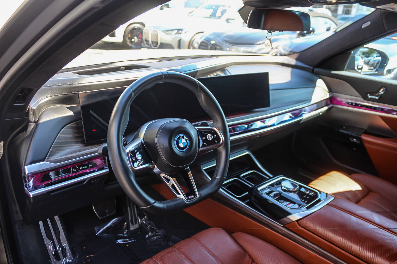 Used 2023 BMW i7 xDrive60 AWD/4WD image 16