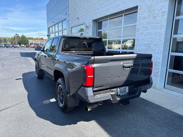 Certified 2025 Toyota Tacoma TRD Off-Road AWD/4WD image 5