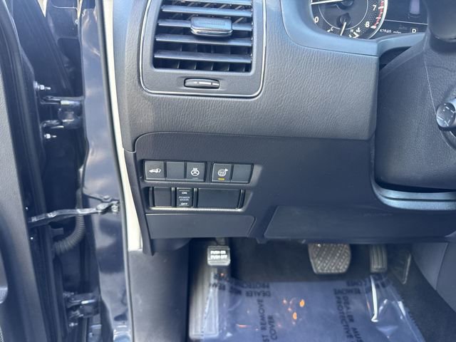 Used 2024 Nissan Armada SL w/ Captain's Chairs Package image 27