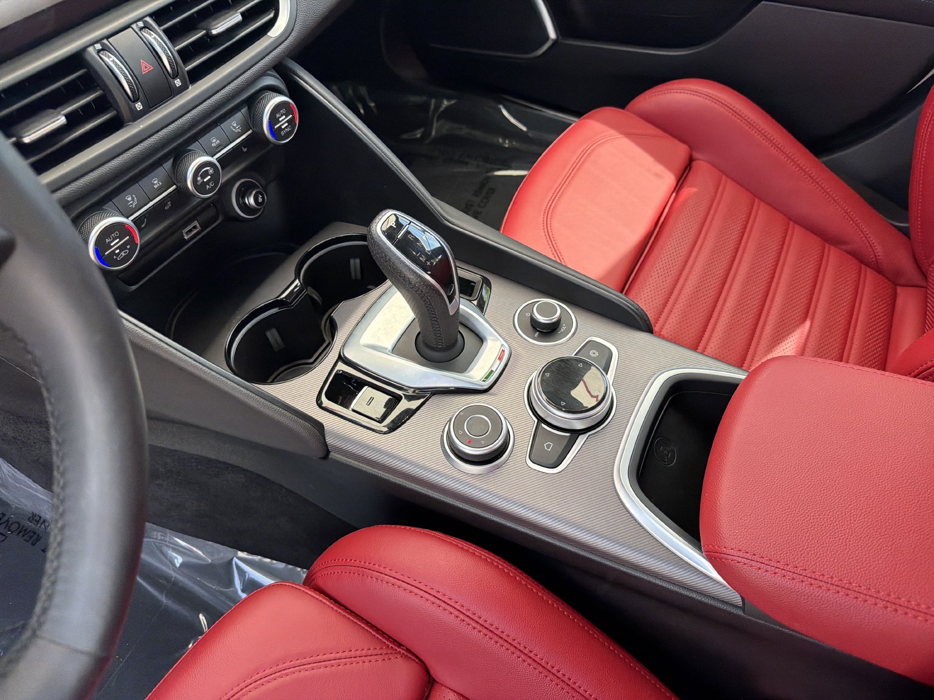 Used 2022 Alfa Romeo Giulia Veloce RWD image 21
