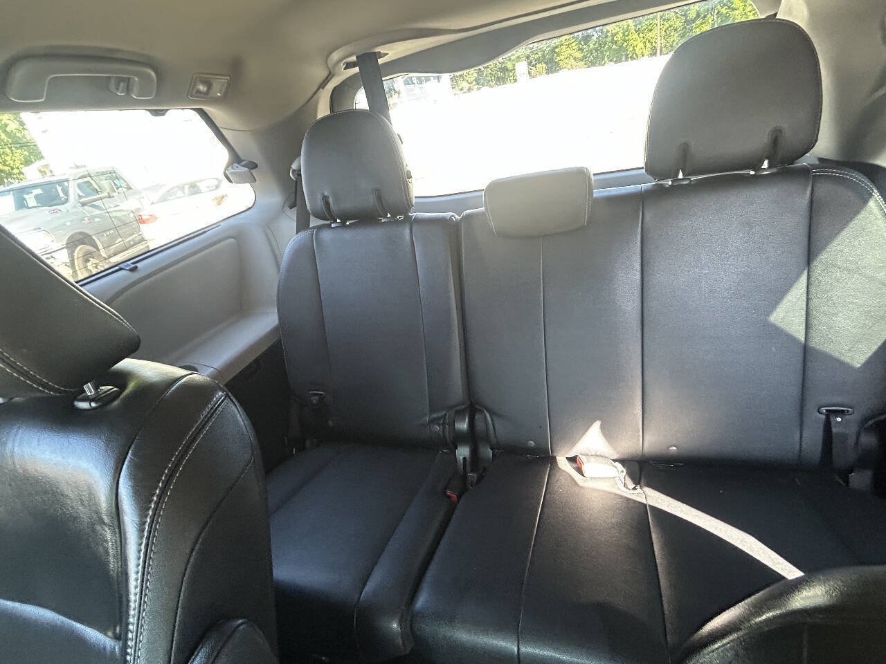 Used 2017 Toyota Sienna SE Premium FWD image 13
