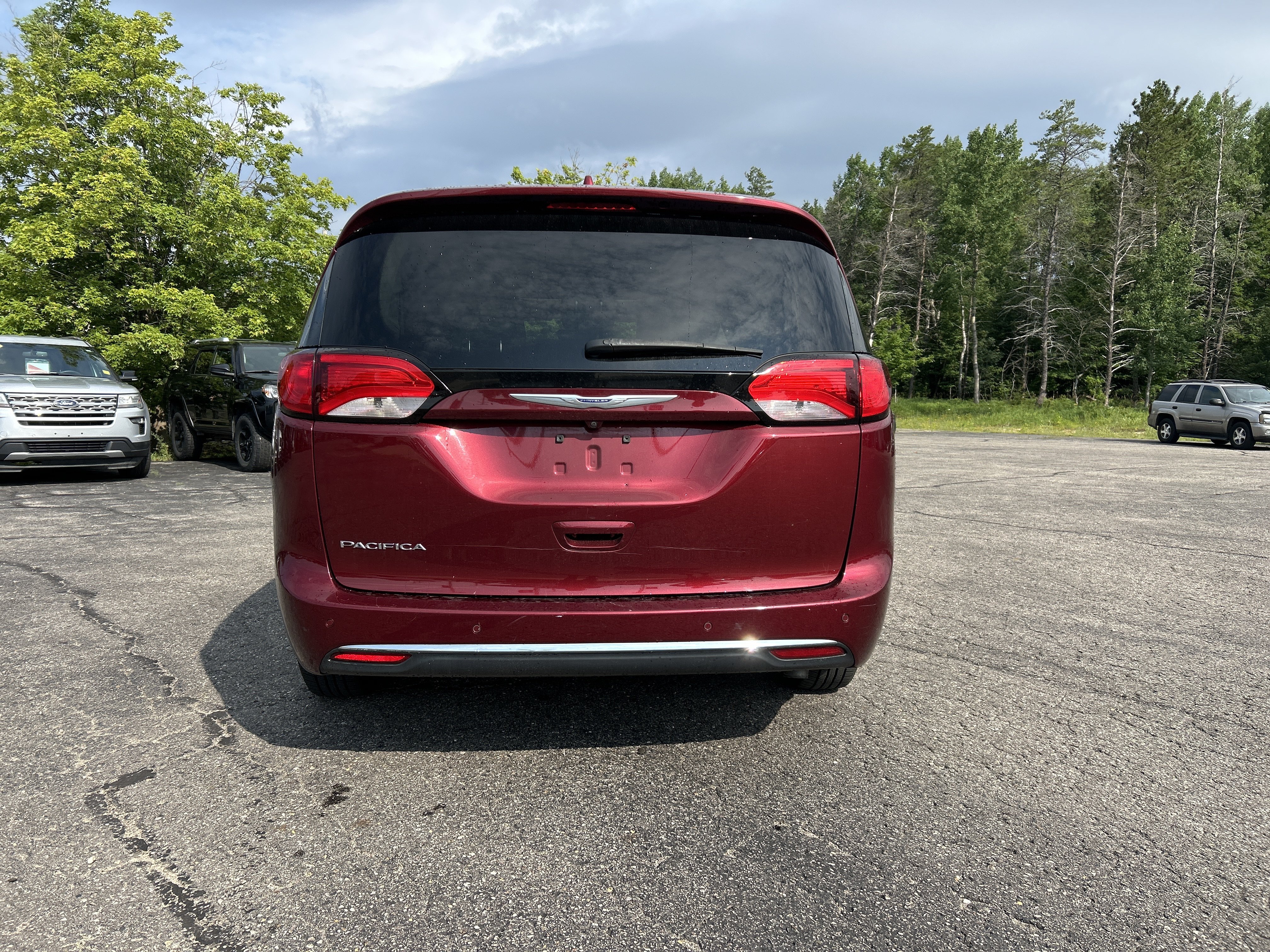 Used 2019 Chrysler Pacifica Touring-L Plus FWD image 5