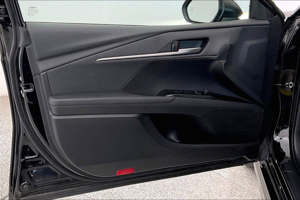 Used 2025 Toyota Camry SE image 24